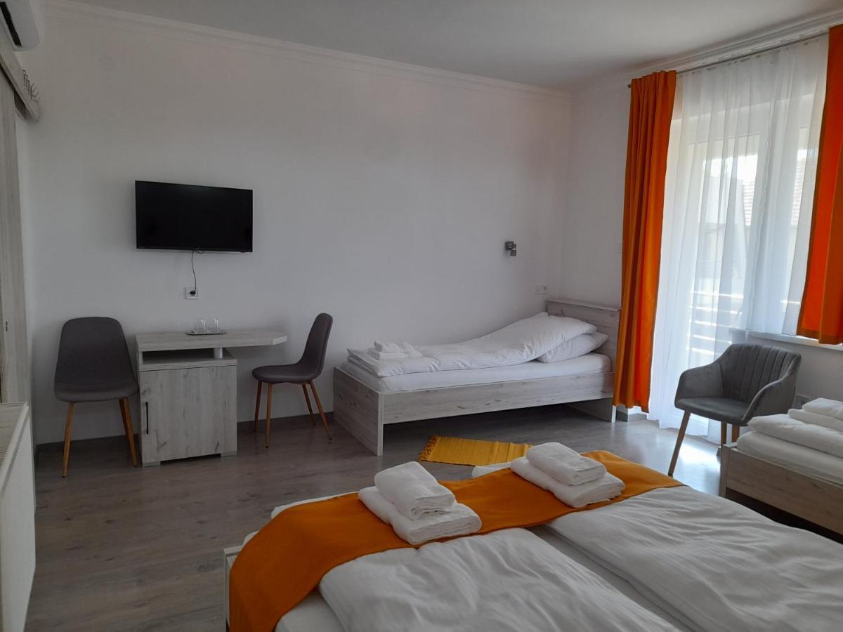 Orion Panzio Bed and Breakfast Hajdúszoboszló Eksteriør billede